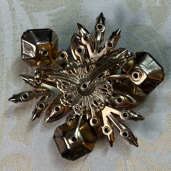 •vintage• red starburst brooch - Picture 8 of 9